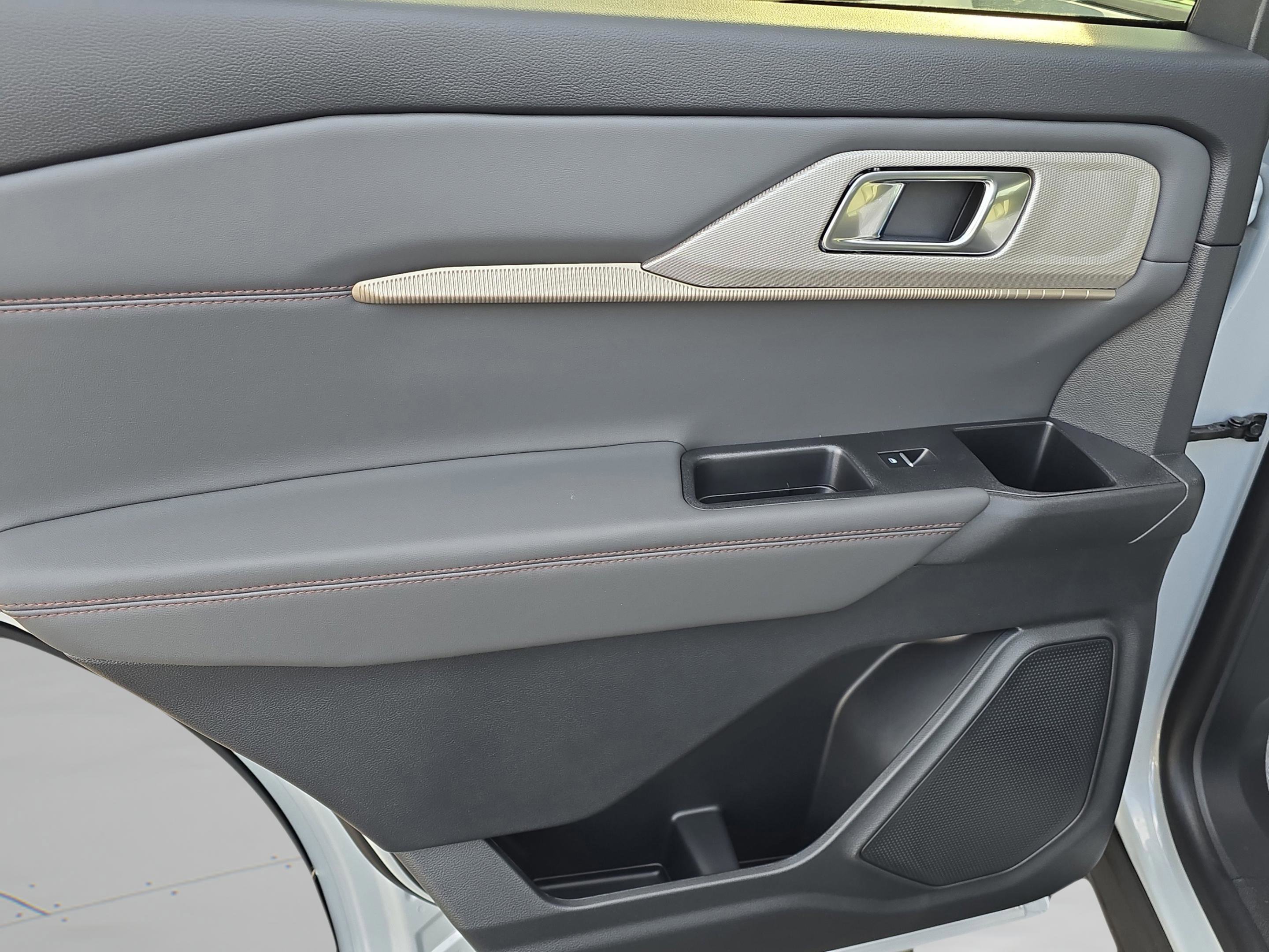 New 2026 Ford Explorer Active w/ Active Comfort Package image 30