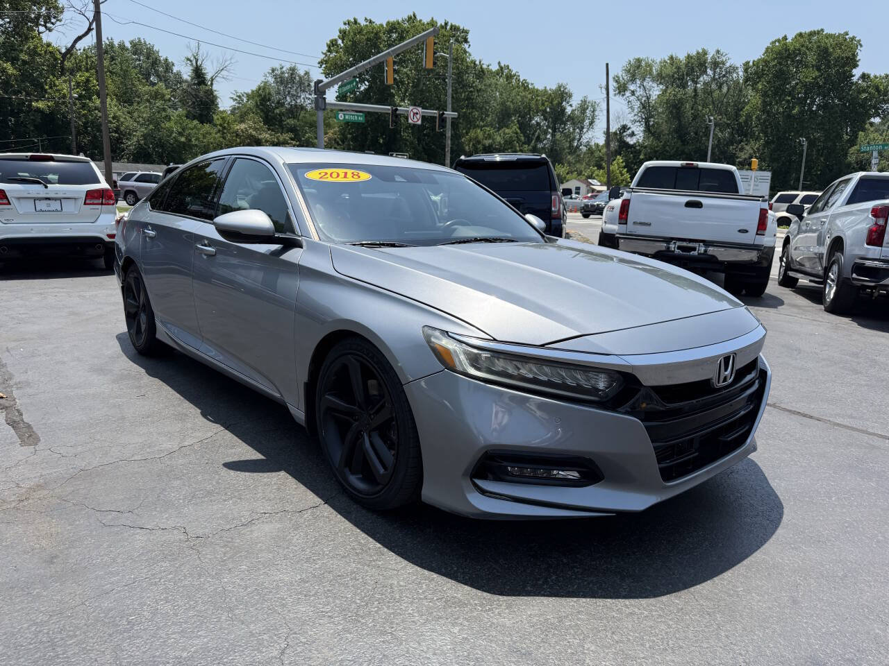 Used 2018 Honda Accord Touring image 4