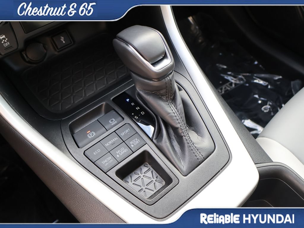 Used 2022 Toyota RAV4 XLE Premium AWD/4WD image 39