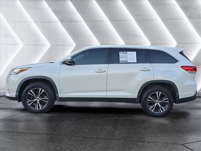 Used 2019 Toyota Highlander LE image 2