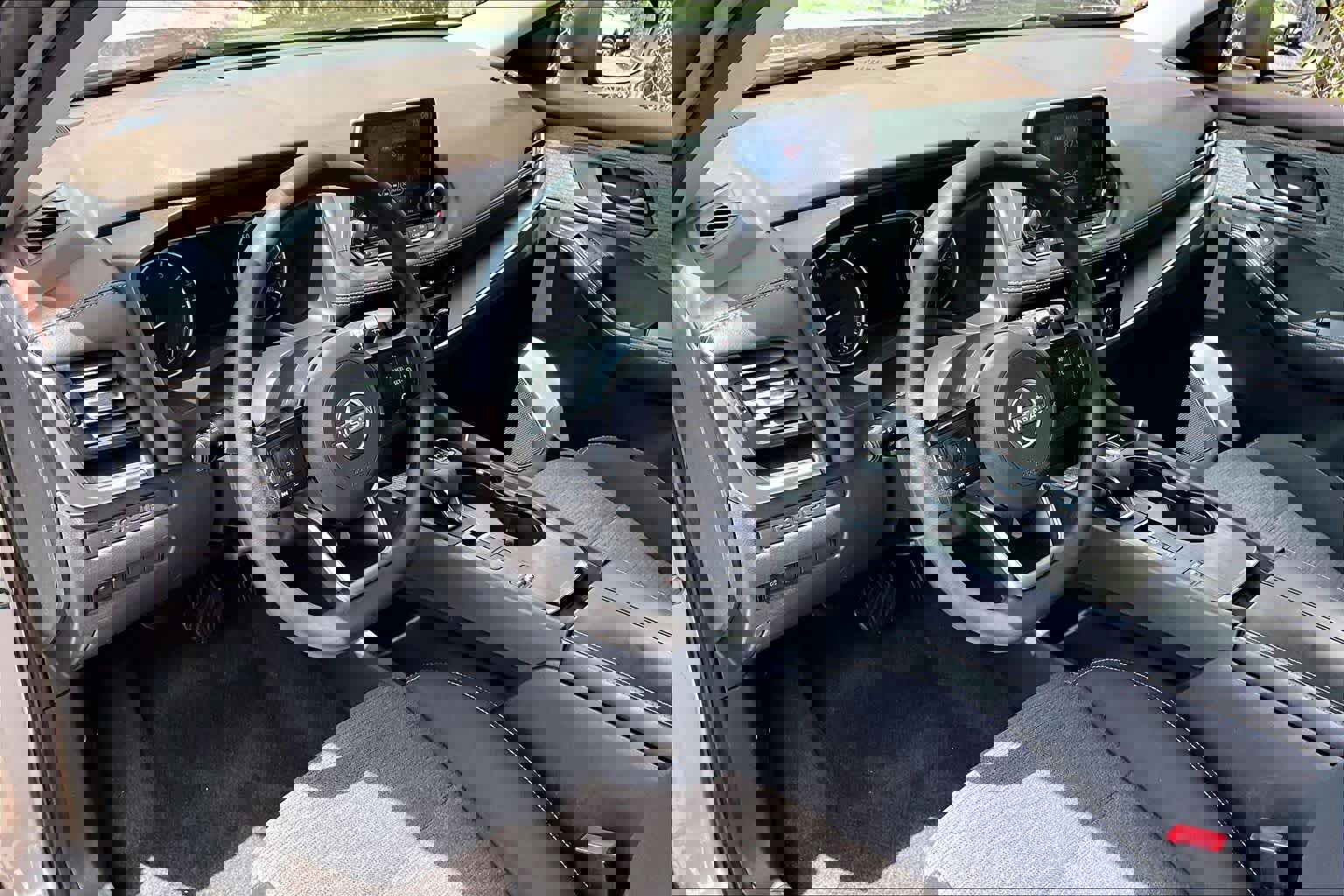 Used 2022 Nissan Rogue S image 16