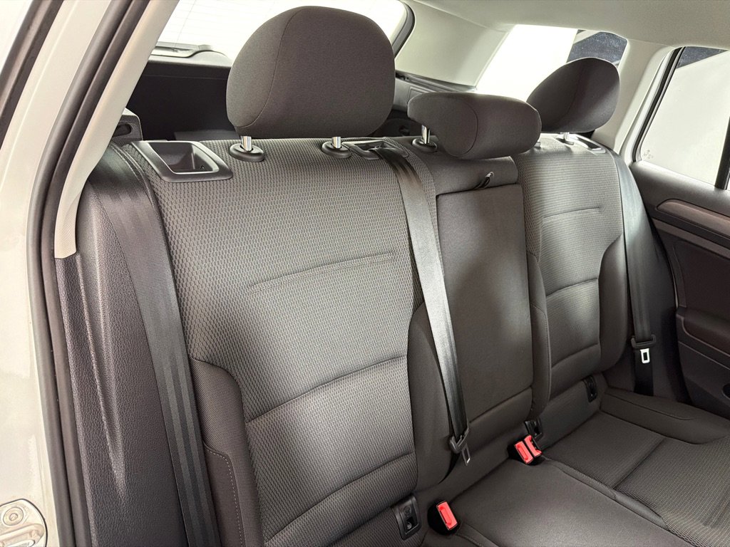 Used 2019 Volkswagen Golf S image 23