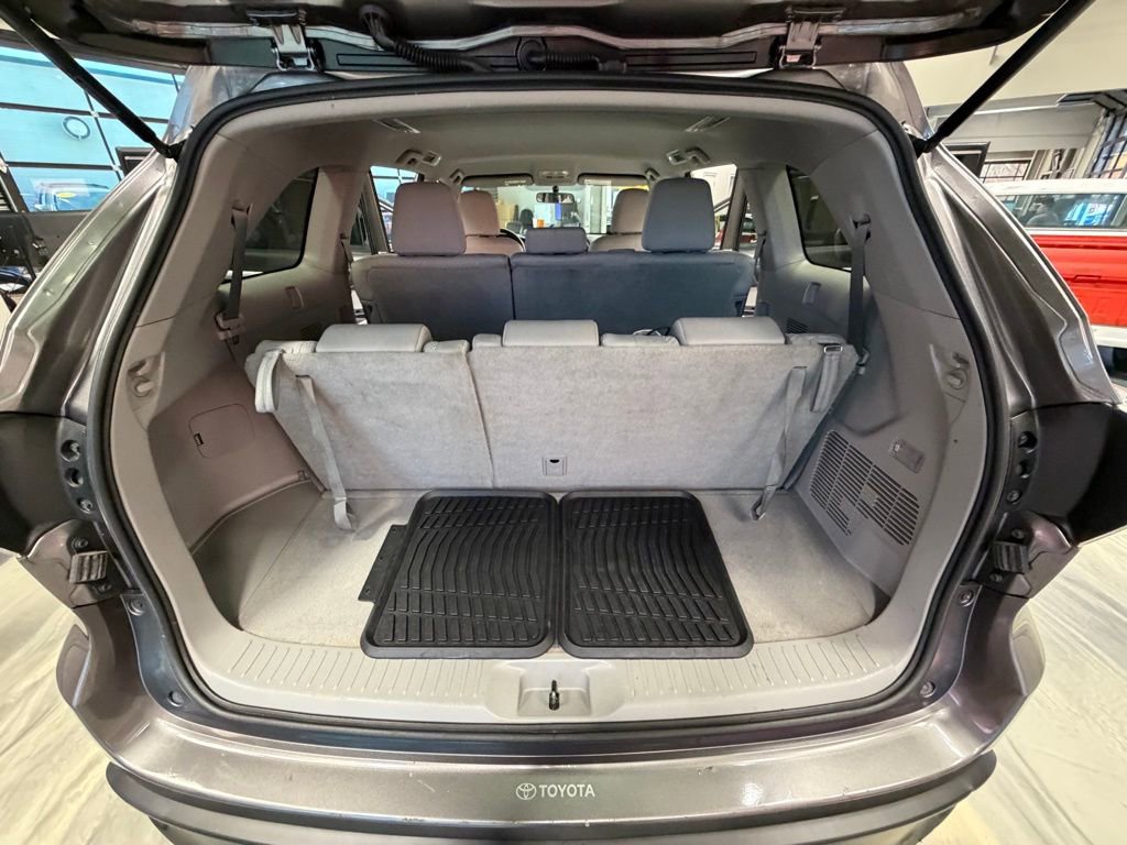 Used 2015 Toyota Highlander LE image 45