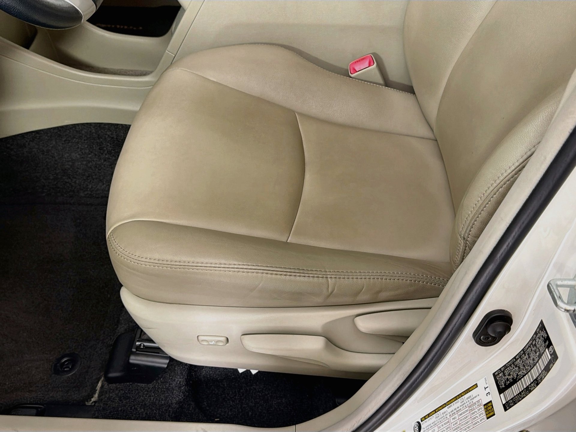Used 2014 Toyota Prius V Five FWD image 20