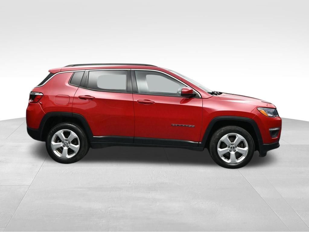 Used 2019 Jeep Compass Latitude w/ Cold Weather Group AWD/4WD image 6