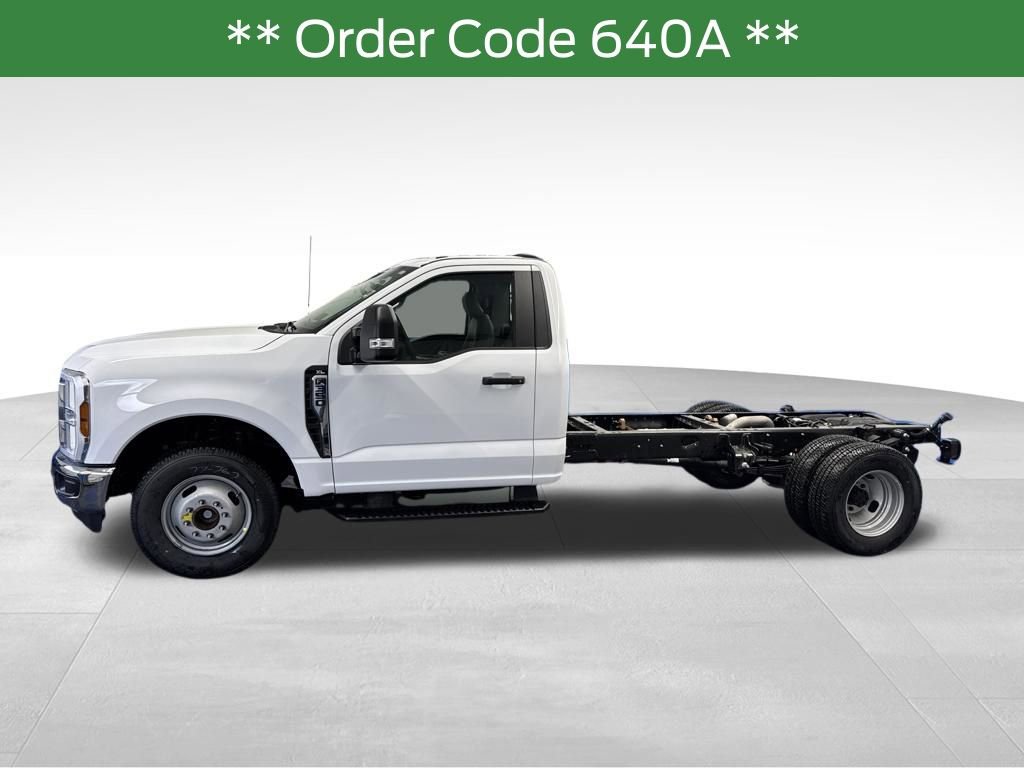 New 2026 Ford F350 XL w/ XL Chrome Package RWD video 2
