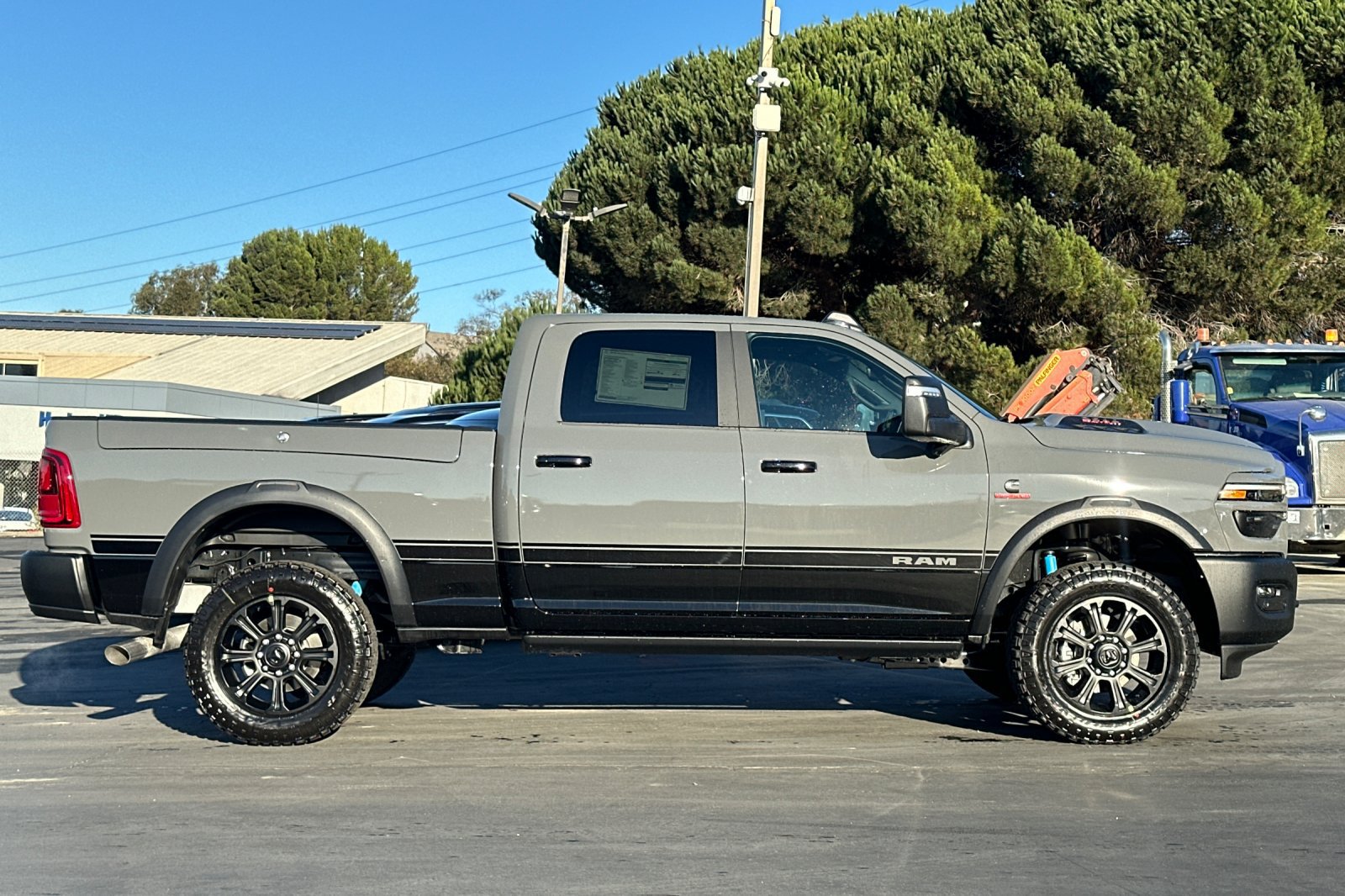 New 2027 RAM 2500 4x4 Crew Cab image 3