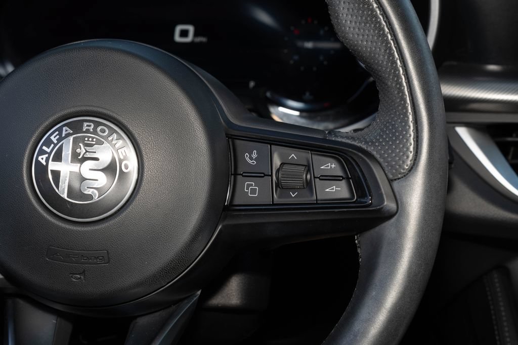 Used 2024 Alfa Romeo Stelvio Veloce AWD/4WD image 27