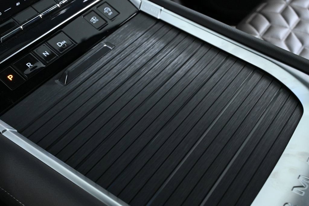 New 2025 Nissan Armada Platinum Reserve image 15