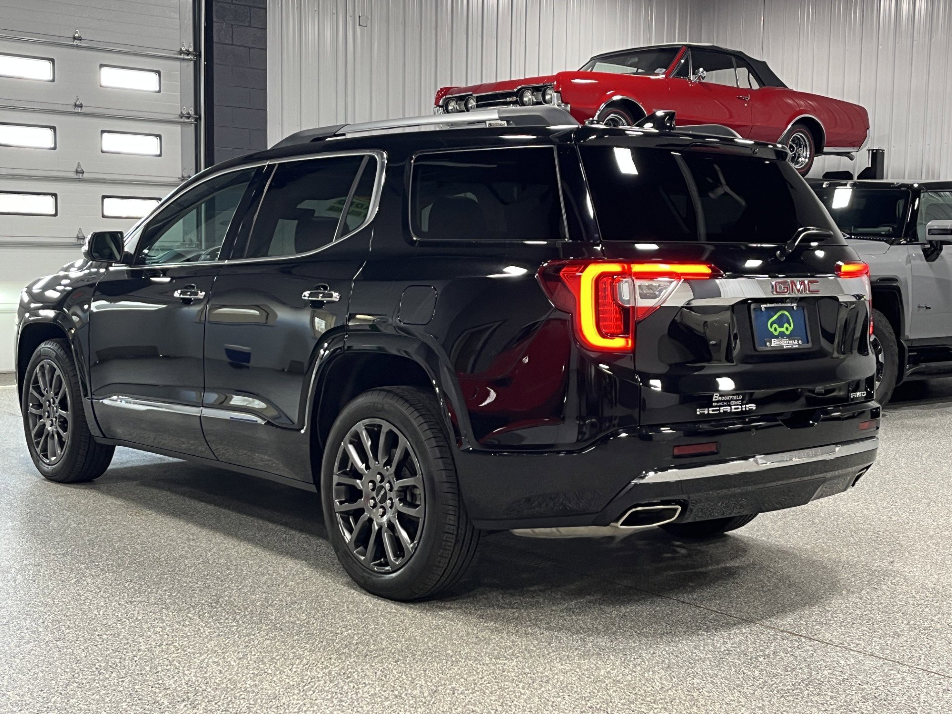 Certified 2023 GMC Acadia Denali w/ Black Diamond Edition AWD/4WD image 3