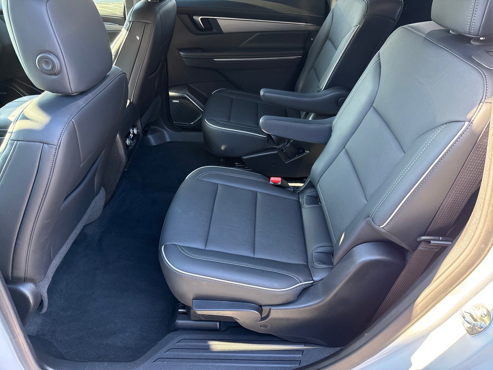 Used 2025 Buick Enclave Preferred image 11