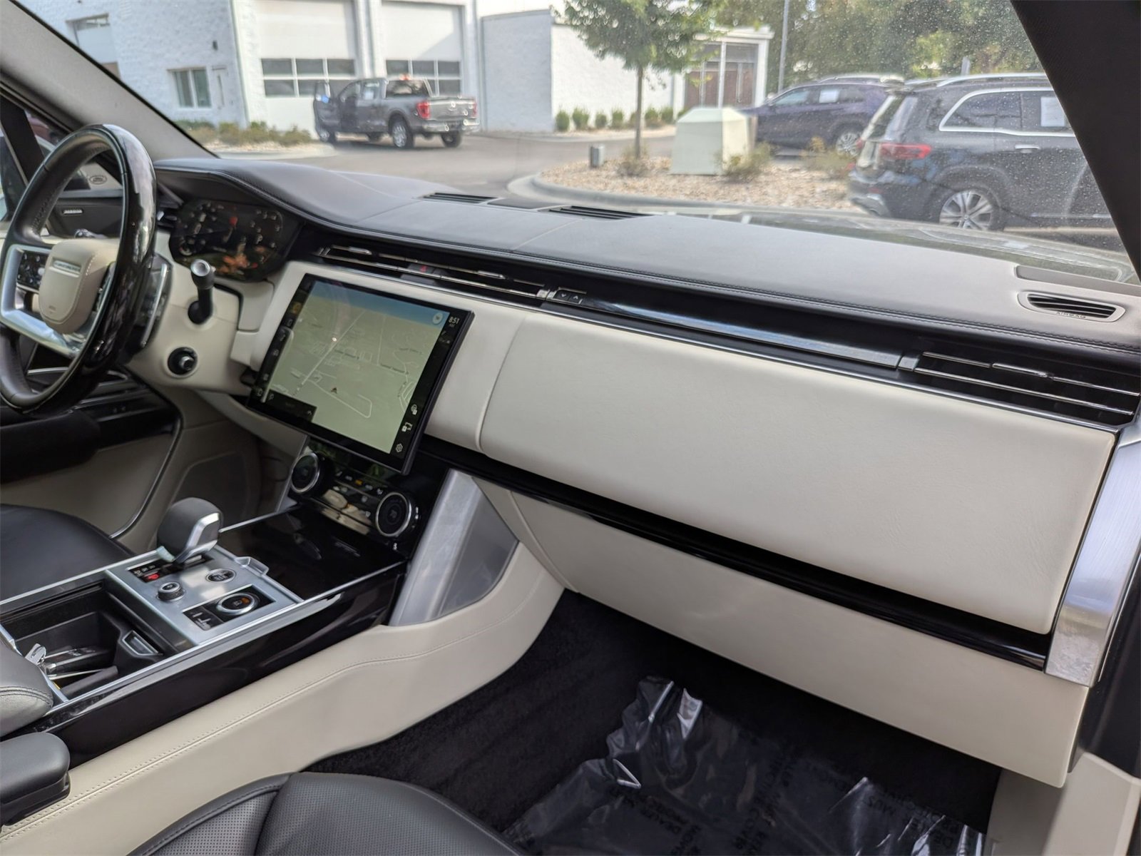 Used 2023 Land Rover Range Rover SE image 42