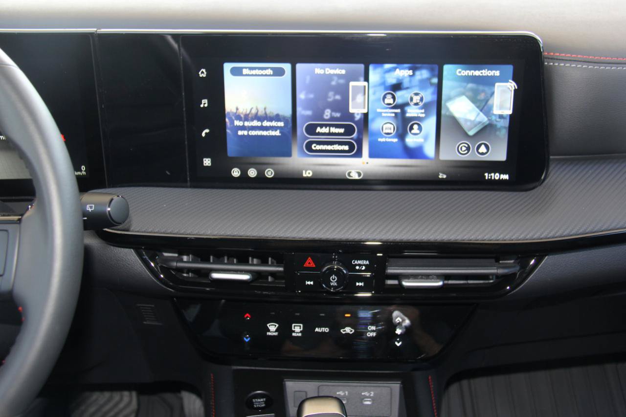 Used 2026 Nissan Kicks SR FWD image 15
