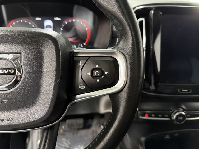 Used 2020 Volvo XC40 T5 Momentum w/ Premium Package image 17