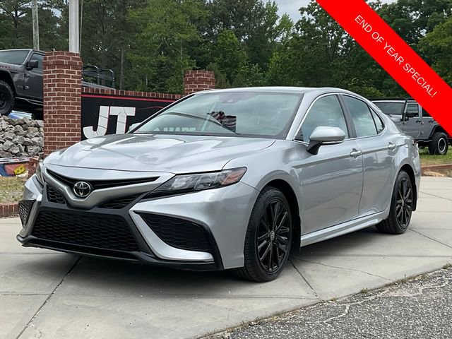 Used 2022 Toyota Camry SE image 3