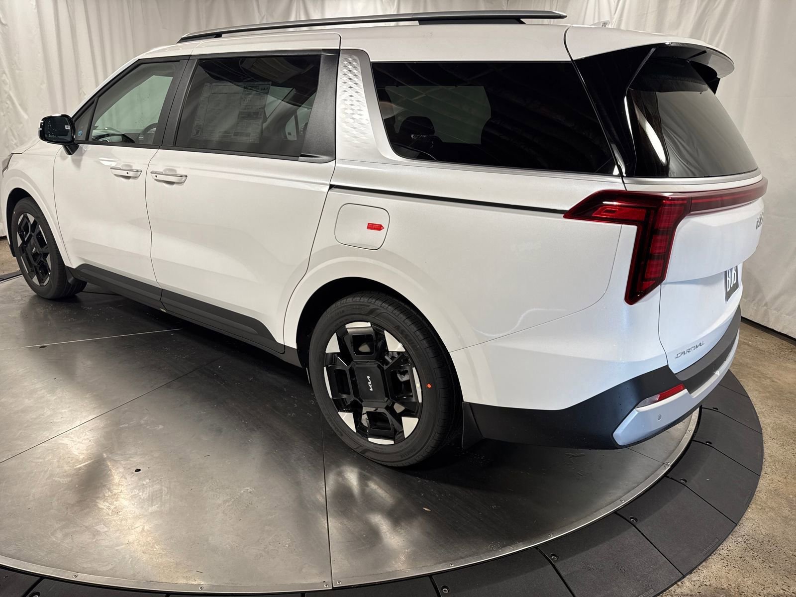 New 2026 Kia Carnival EX FWD image 4