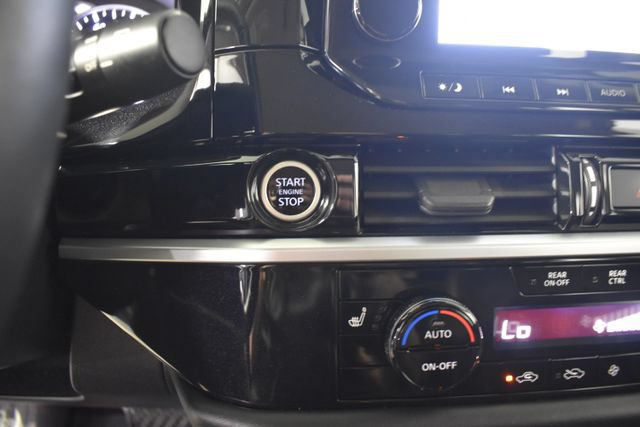 Used 2022 Nissan Pathfinder SL w/ SL Black Package AWD/4WD image 18