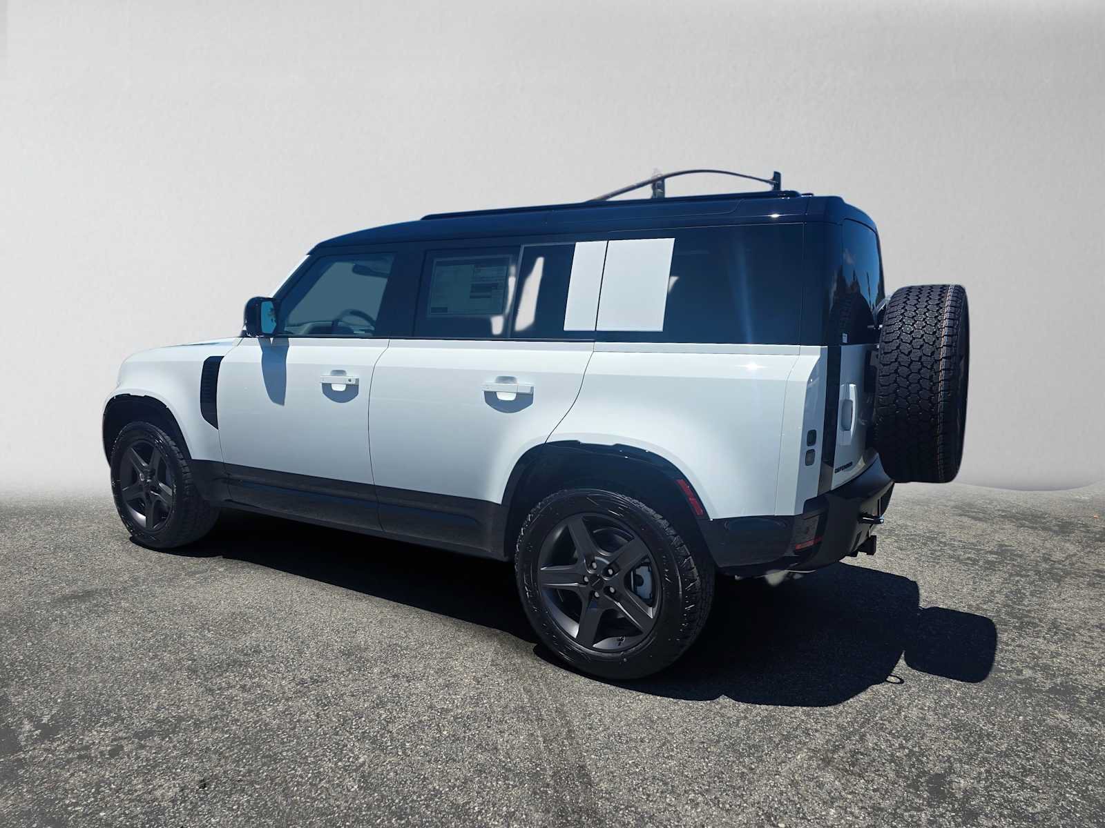 New 2026 Land Rover Defender 110 X-Dynamic SE AWD/4WD image 3