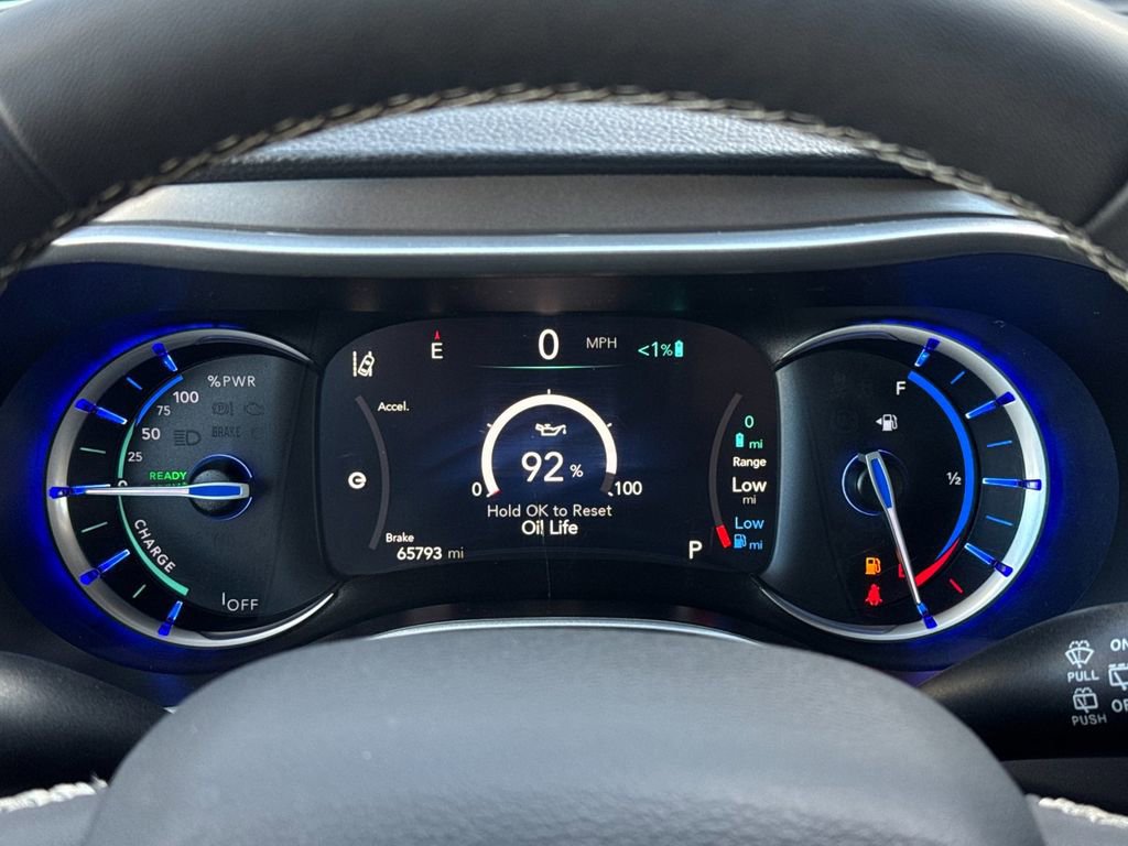 Used 2024 Chrysler Pacifica Select image 24