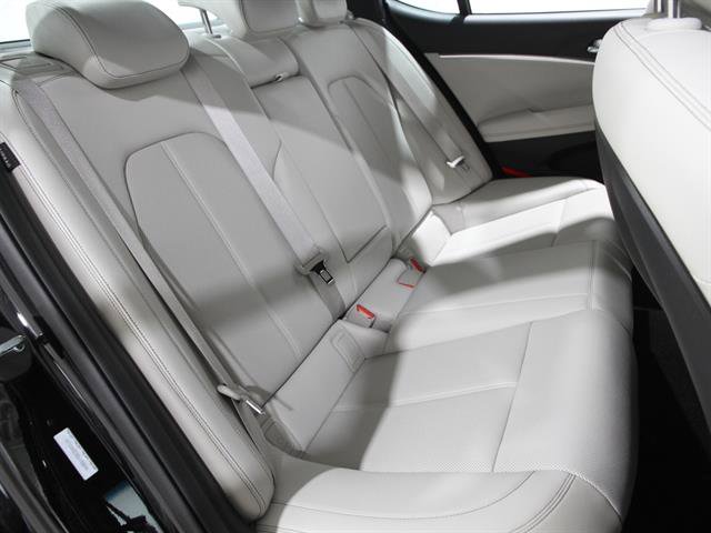 Certified 2025 Genesis G70 2.5T image 17