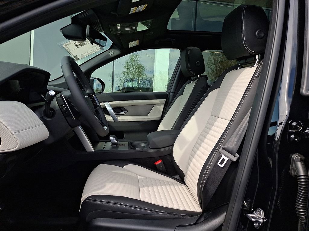 New 2026 Land Rover Discovery Sport Landmark image 9