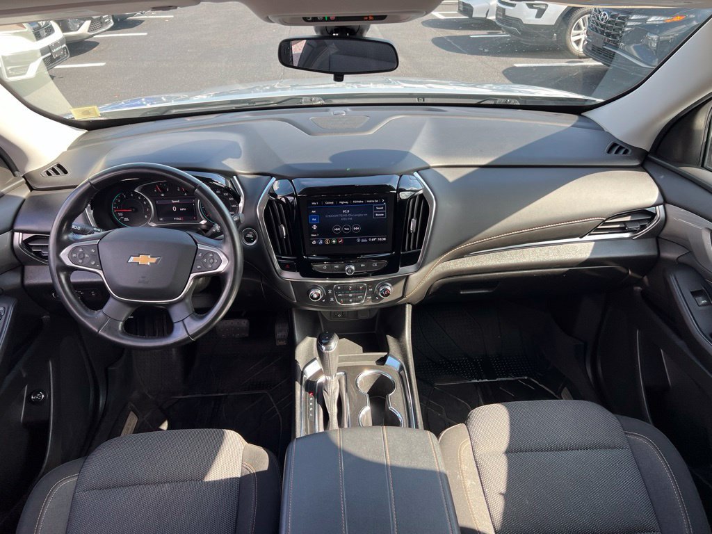 Used 2020 Chevrolet Traverse LT w/ Driver Confidence II Package AWD/4WD image 18