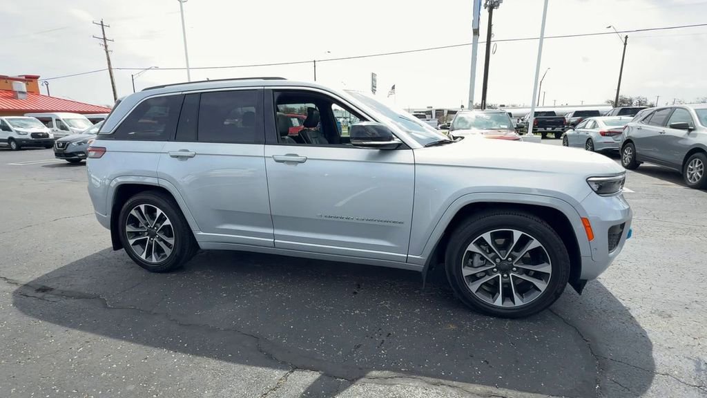 Used 2023 Jeep Grand Cherokee L Limited AWD/4WD image 9