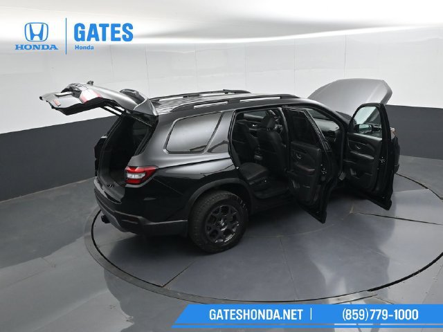 Certified 2025 Honda Pilot TrailSport image 55