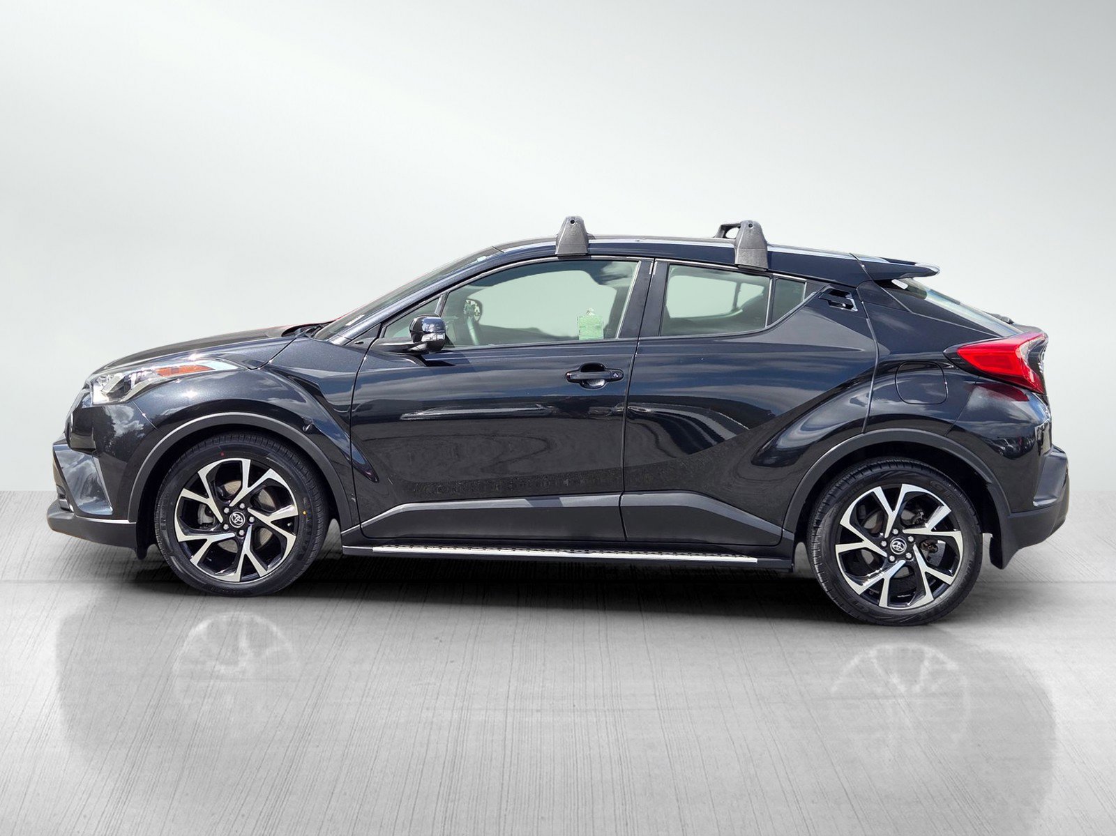 Used 2018 Toyota C-HR XLE FWD image 7