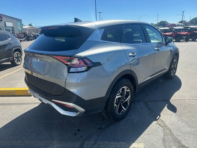 Used 2024 Kia Sportage LX image 3