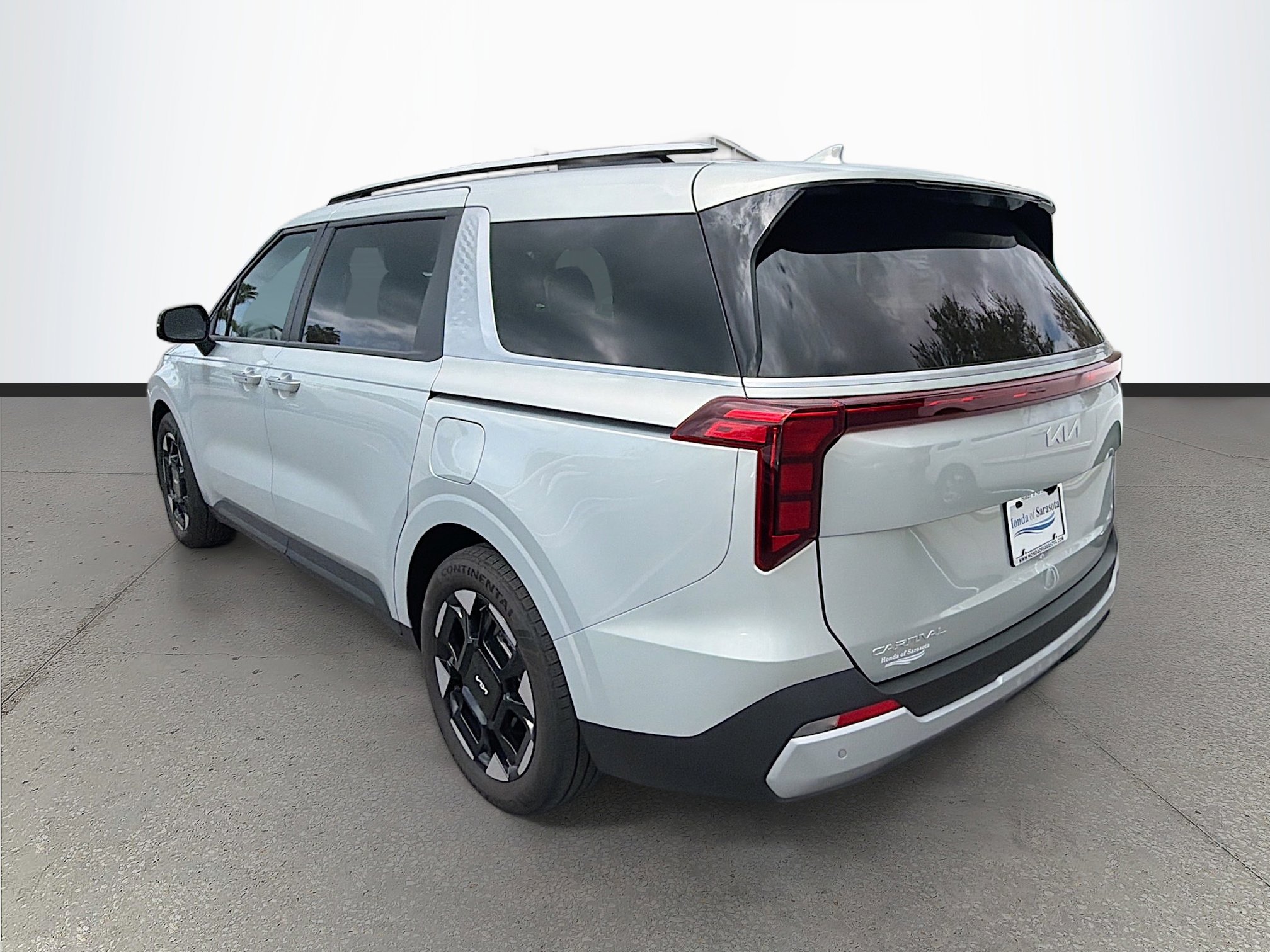 Used 2025 Kia Carnival EX image 7