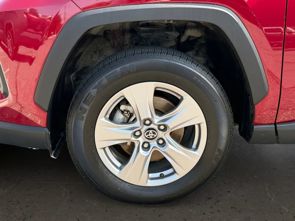 Used 2025 Toyota RAV4 XLE FWD image 27