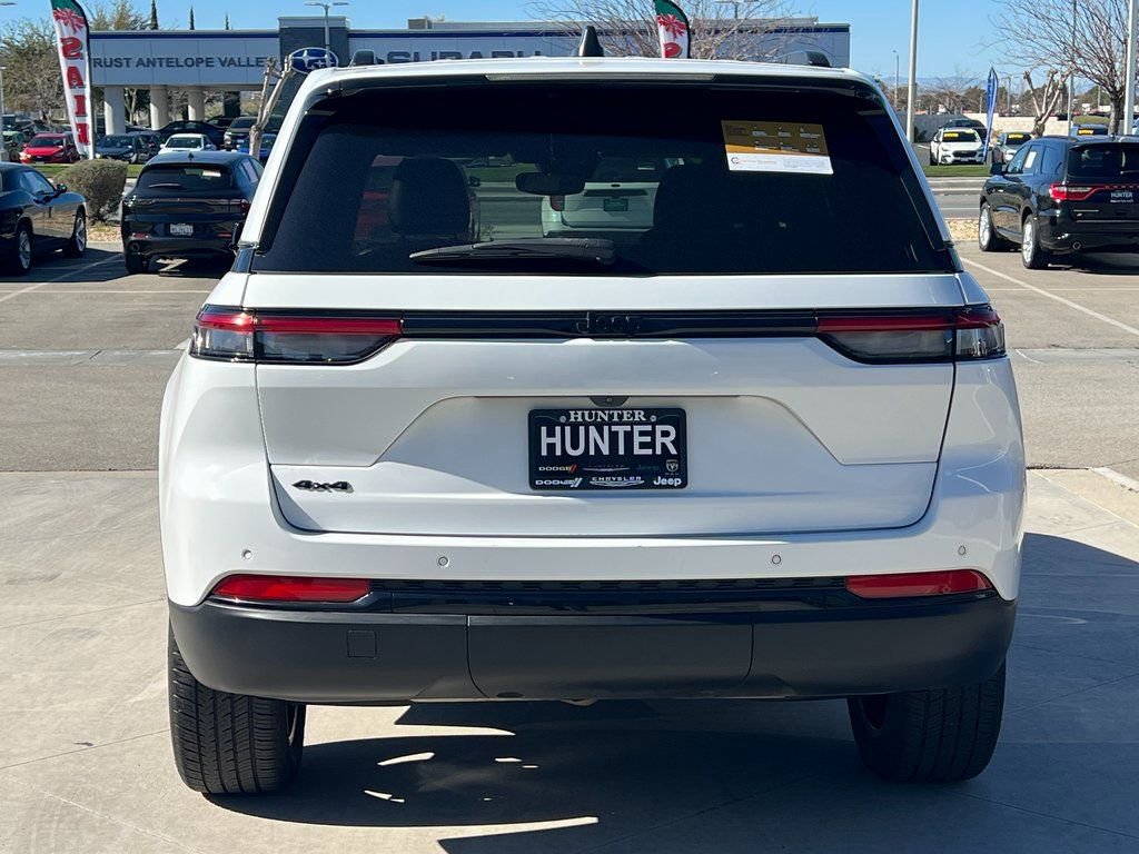 Certified 2023 Jeep Grand Cherokee Altitude image 7