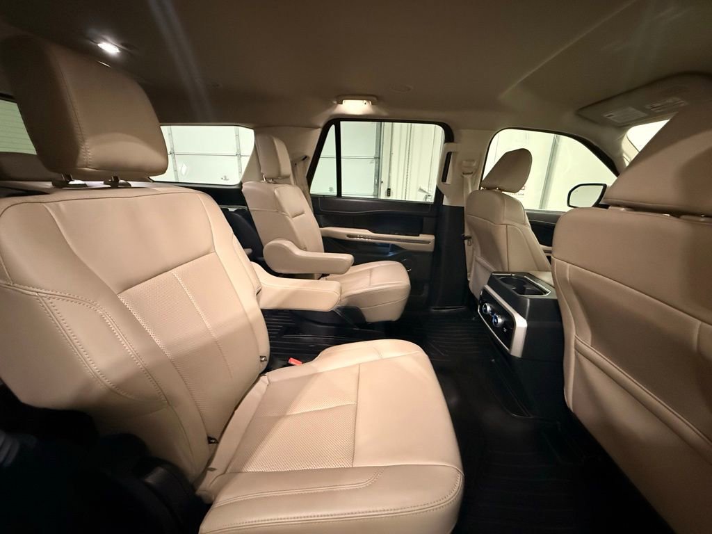 Used 2022 Ford Expedition XLT image 34