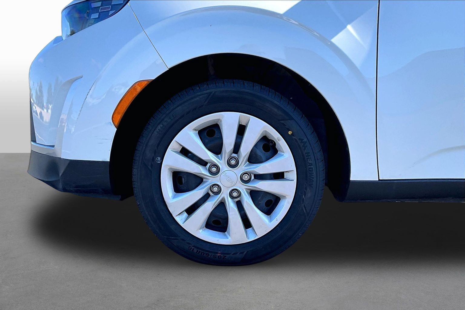 Used 2023 Kia Soul LX FWD image 8