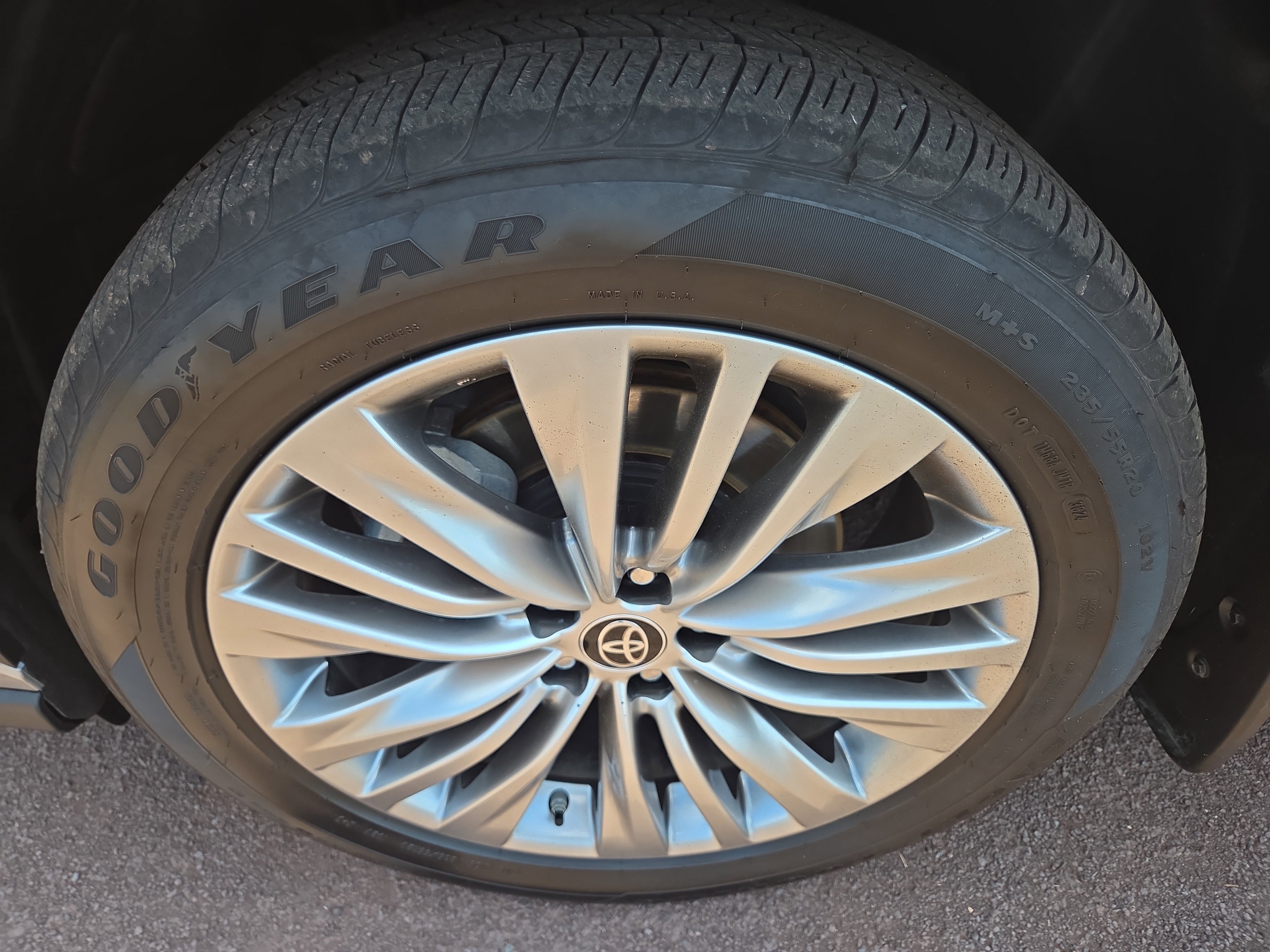 Used 2024 Toyota Highlander Platinum image 12