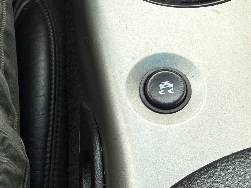 Used 2005 Chevrolet Corvette Coupe w/ Preferred Equipment Group image 27