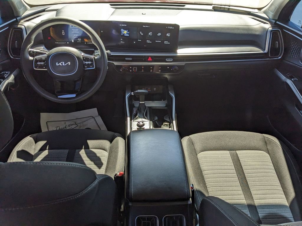 Certified 2025 Kia Sorento LX image 15
