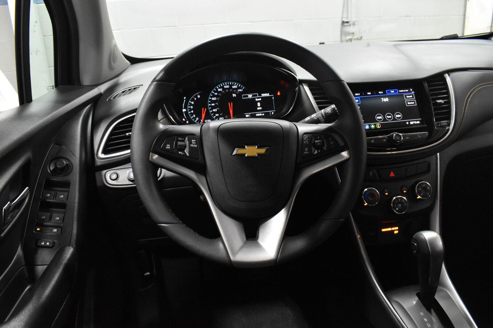 Used 2022 Chevrolet Trax LT w/ LT Convenience Package AWD/4WD image 9