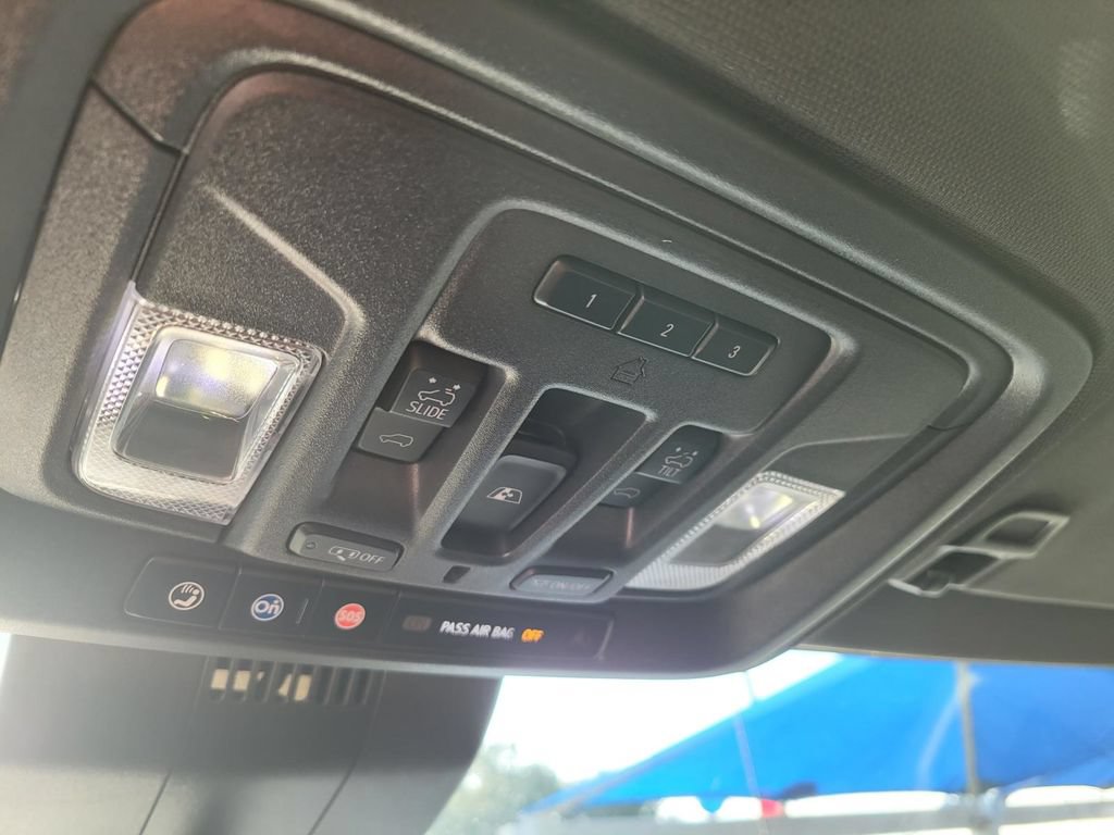 Used 2025 Chevrolet Silverado 1500 High Country AWD/4WD image 26