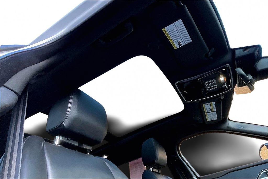 Certified 2025 Land Rover Range Rover Velar Dynamic SE image 27