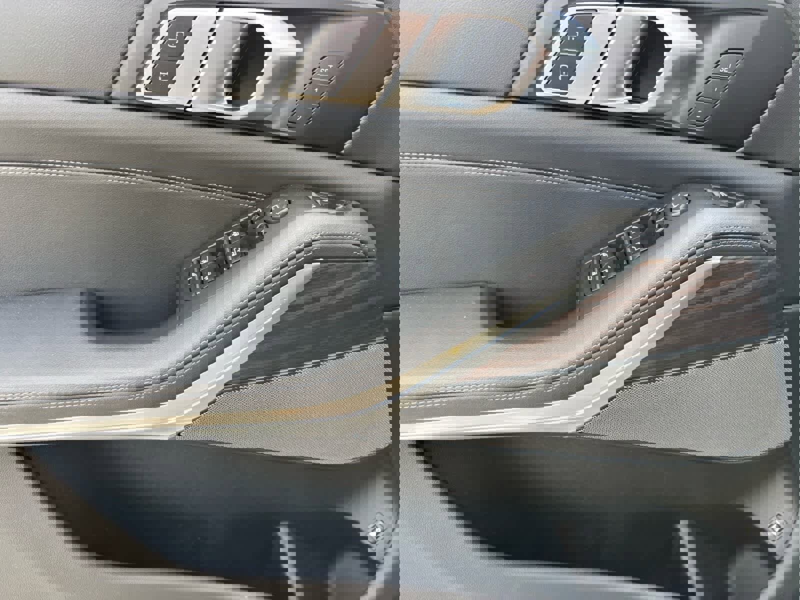 Certified 2024 BMW X5 xDrive50e w/ M Sport Package image 22