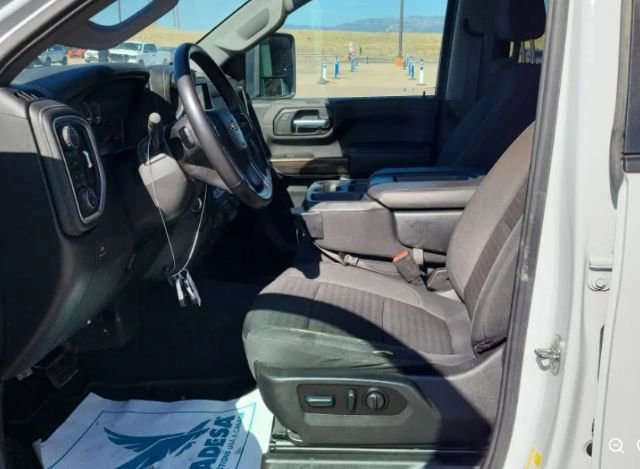 Used 2022 Chevrolet Silverado 2500 LT w/ Convenience Package AWD/4WD image 3