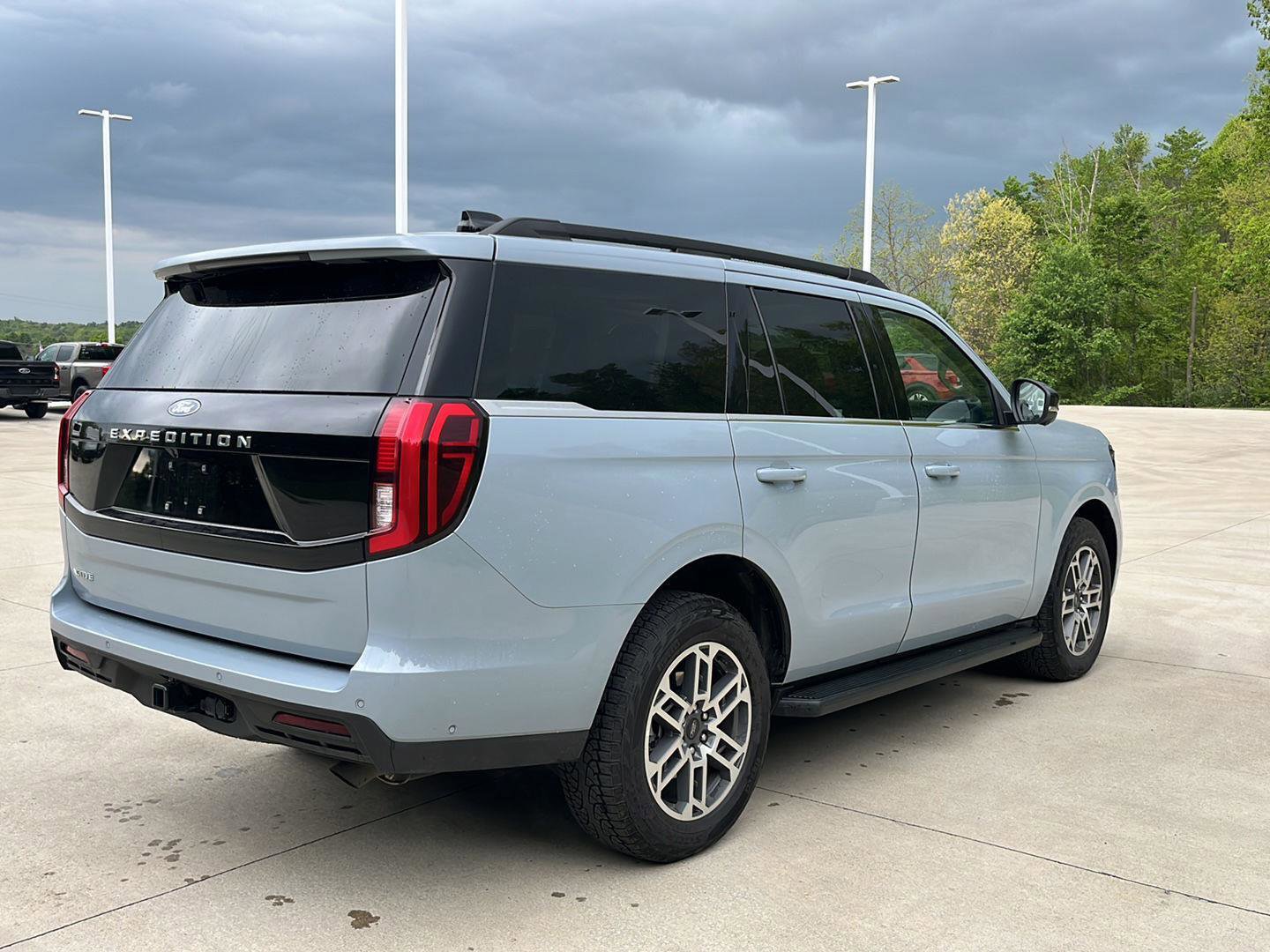 Used 2025 Ford Expedition Active AWD/4WD image 5