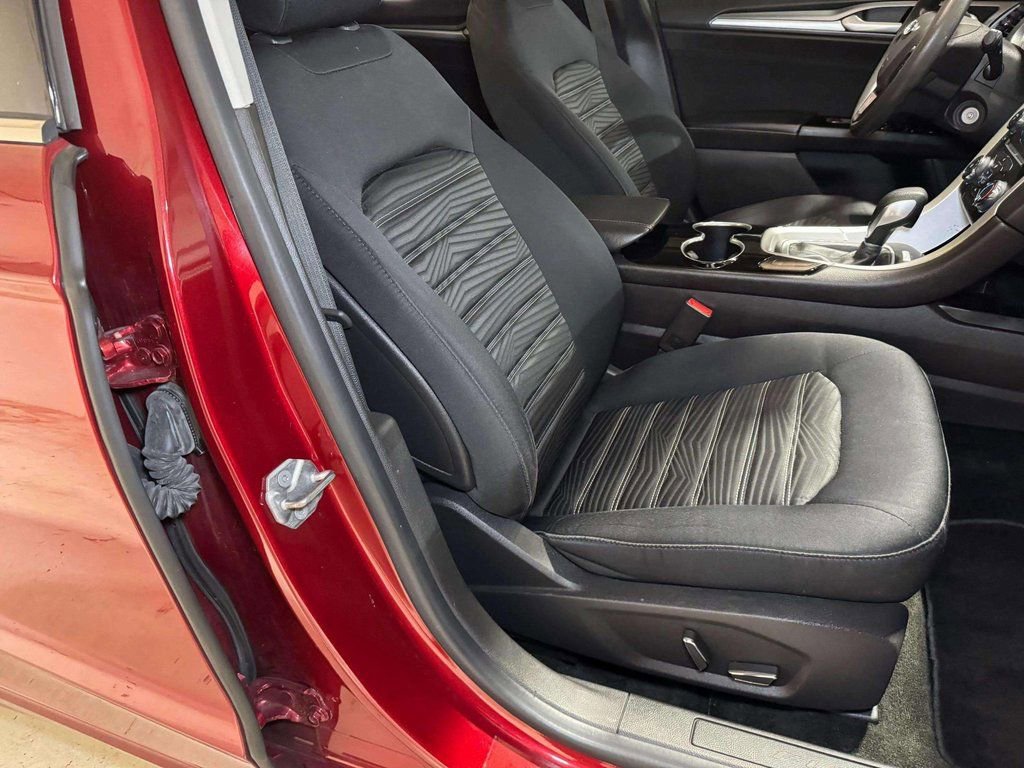 Used 2016 Ford Fusion SE image 23