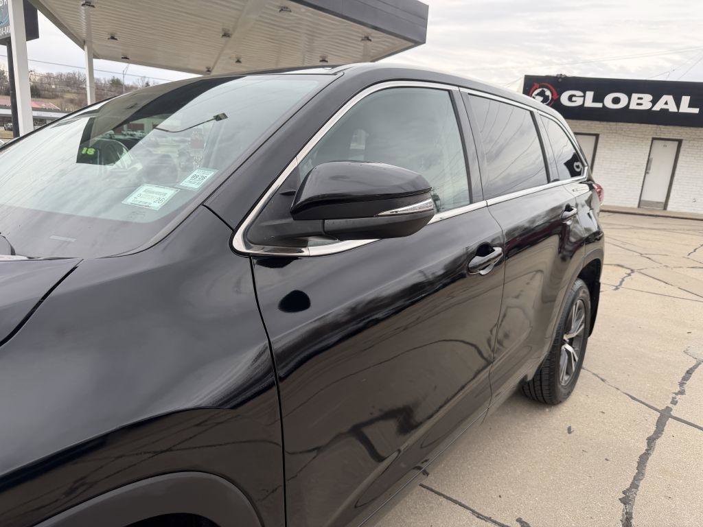 Used 2018 Toyota Highlander LE AWD/4WD image 21