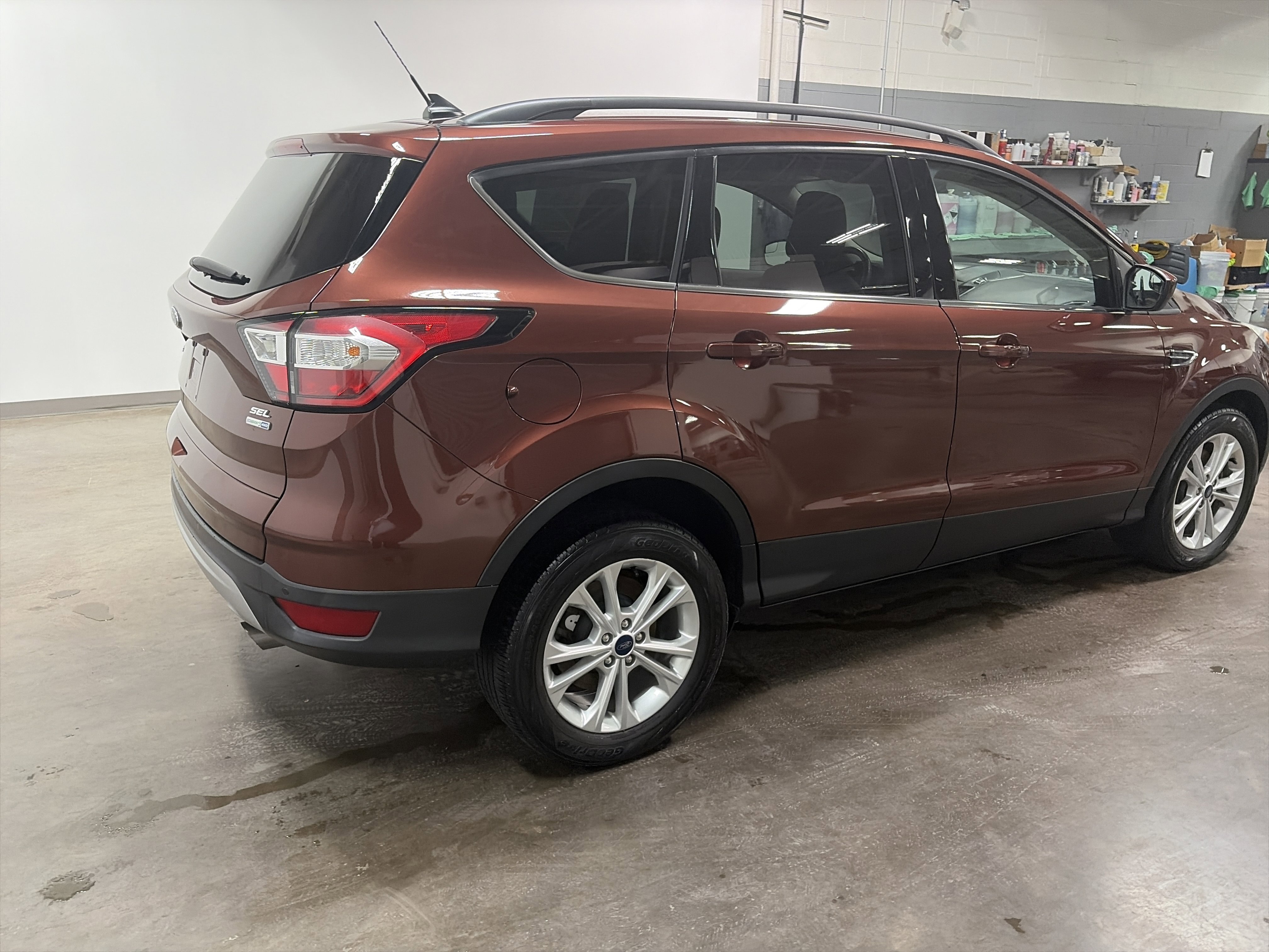 Used 2018 Ford Escape SEL image 3