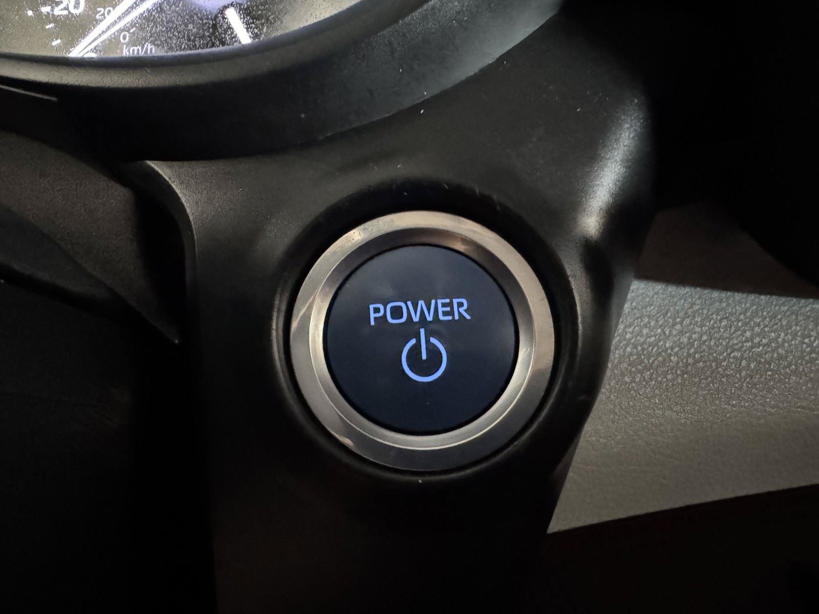 Used 2024 Toyota Sienna XLE FWD image 17