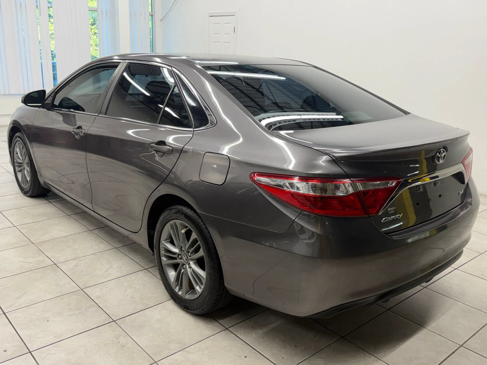 Used 2016 Toyota Camry SE FWD image 7