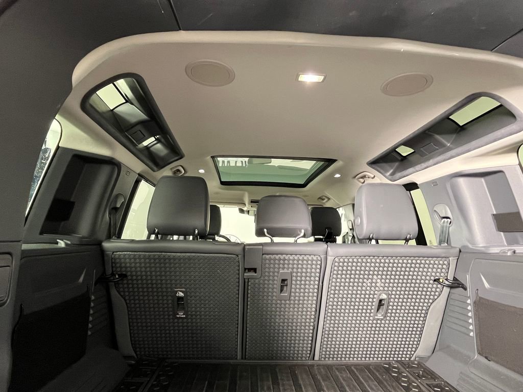 Used 2024 Land Rover Defender 110 X-Dynamic SE image 17